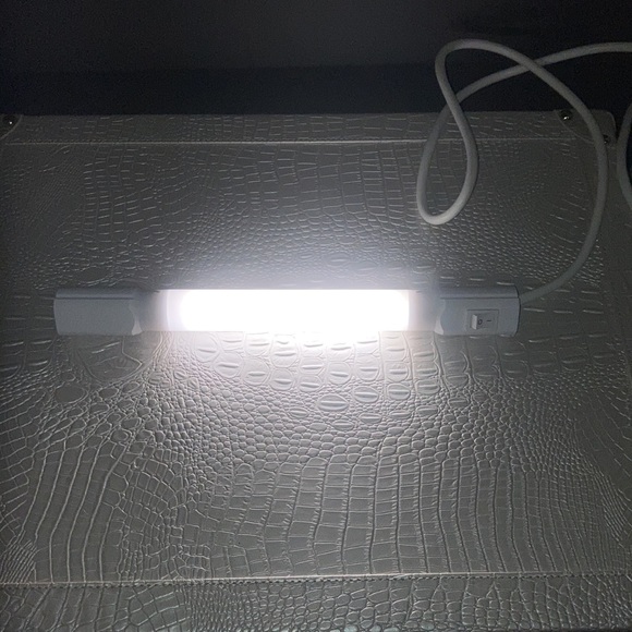 Sylvania 12" LED Light - Picture 3 of 4